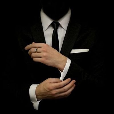 إنَّ الجَوادَ وإن كَبَا بِمَسِيرِهِ يَبقَى جَوادًا لا يُعَابُ بِكَبوتِه والمَرءُ إن سَبَقَت مَحَاسِنُ فِعلهِ جَبَّت مَحَاسِنهُ مَسَاوِئَ زَلَّتِه