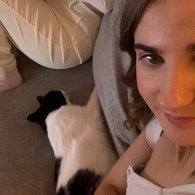 H__Amelia's profile picture. 