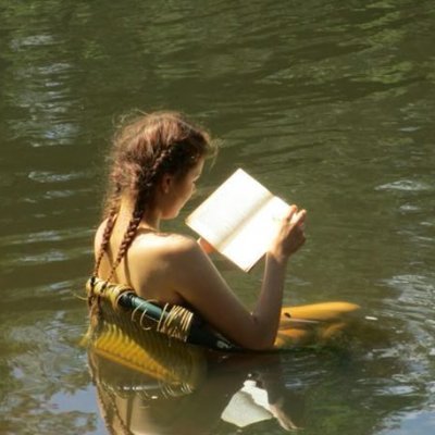 cris12075774's profile picture. 