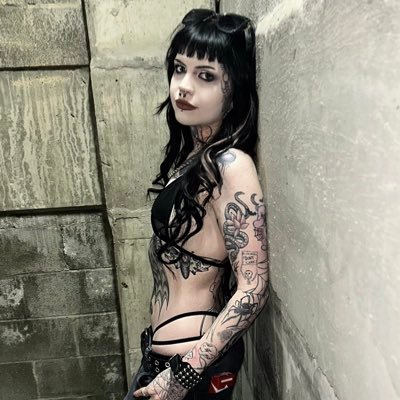 owner of @HellsOddities | photographer @deathondigital