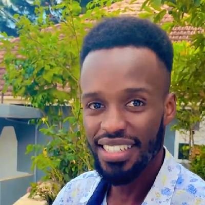 Extrovert, basketballer🏀,music❤️, love poetry, am a versitile person, i love creating imaginations, love making friends🤝.
I love Liverpool YNWA❤️