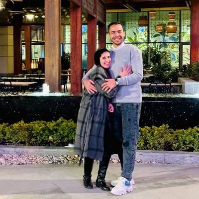 كُنت بَستنى الوقت اللي بنتكلم فيه،
عشان مهما كُنت شايل هَم فأنا كويس بوجودك🫂🫶❤️
914🖤