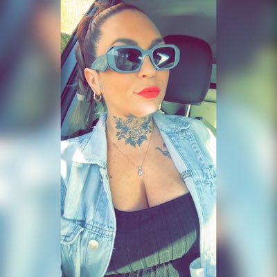 36.Princess.Seattle Chick. Dog Groomer. Hot mess. Loves wine 🍷