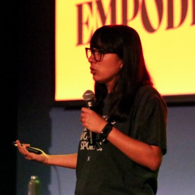 si mi vida fuera un sello, diría *habla mucho de lesbianas noventeras*.