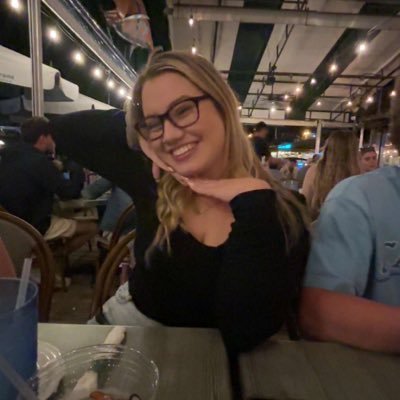 courtmartin23's profile picture. ✨ messy but kind ✨