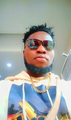 Celebrity12275's profile picture. Drumming makes me look so special