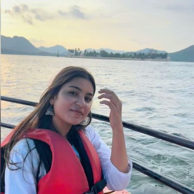 sakshi_026's profile picture. Product Designer | alum @10kdesigners