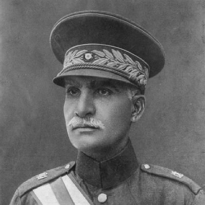 مشروطه خواه،عاشق شاهنشاهان پهلوی وخاندان پرفروغشان. سرباز رضاشاه دوم. با دوستدارنشان دوست وبا دشمنانشان دشمن،
#جاویدشاه
