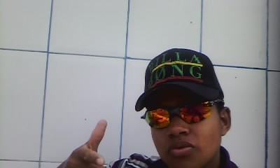tanto morre o sabio como morre o loco,de herói e bandido todo mundo tem um pouco