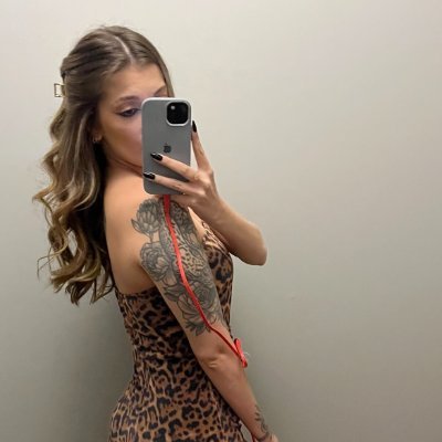 moonlitrishaglo's profile picture. Pharmacy cashier
Blonde vibes 💁‍♀️