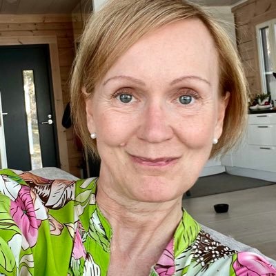 Turkulainen luokanopettaja, alkuopetus, liikunta ja tanssi. Vapaalla koiralenkit, kulttuuri, hyvä ruoka ja viini. Kesäisin nautiskelu Kustavissa ja Naantalissa.