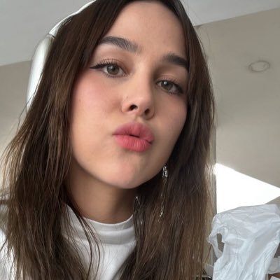 vibez132's profile picture. 