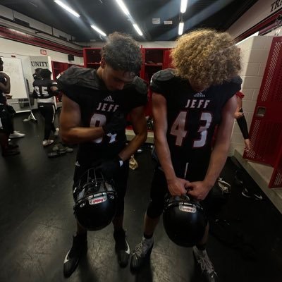 Lafayette Jefferson High School 🏫 Class of 28’ 🙏 3.8 GPA📚 DE 🏈 6’1, 191🏋️ (765)-464-4198 📞