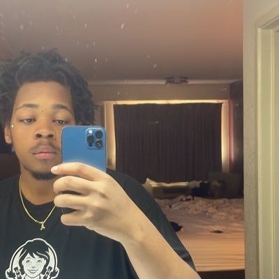 k9vo_'s profile picture. 22 • insta @k9vo__ • D ✈️ A 20:30 • xihyy