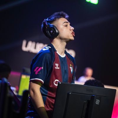 🇪🇸 |21| Pro EA FC Player for ??? 🎮 | Contacto: hugosanchezgomez915@gmail.com