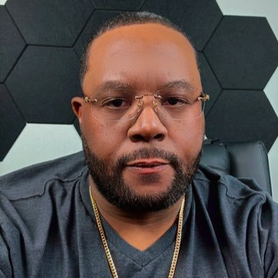 TayDees's profile picture. Senior software engineer