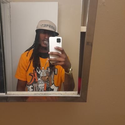 I'm single with no kids. I work, love to have fun with family and friends and cool and laid back person love to smile 😊