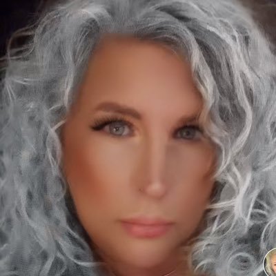 Loveylove68's profile picture. 