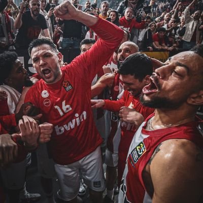 arbrise's profile picture. Θυμάμαι ακόμα ήμουν παιδάκι,
όταν με φέρανε μες το Καραϊσκάκη 
🔴⚪🔴⚪🦁