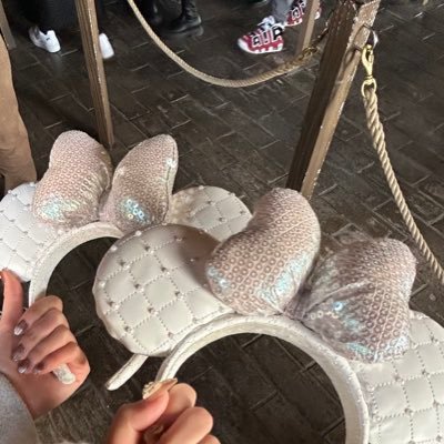 zKZdKTglpn39749's profile picture. 