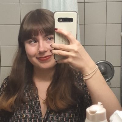 laraaoswald's profile picture. 》hello! i like your dress. clara!《 💗 | theatre + media