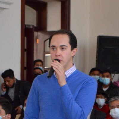 Abogado de profesión de la @puce_ecuador, ex dirigente estudiantil.