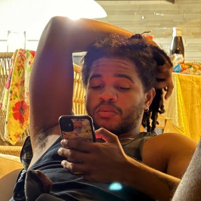 einfrommaraval's profile picture. bad actor, worse writer