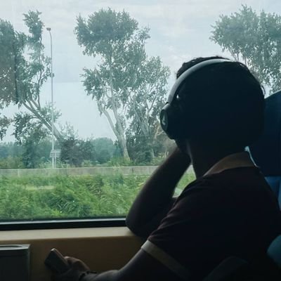 _ari404's profile picture. SWE👨🏻‍💻