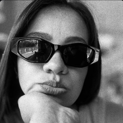 DayCstR's profile picture. Sobrevivimos con lo que tenemos, pero vivimos realmente con lo que damos.