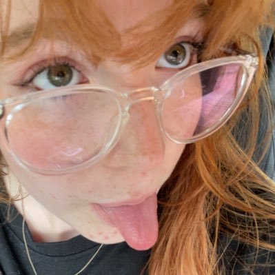 lizzi3___'s profile picture. is this thing on 🎤🎤