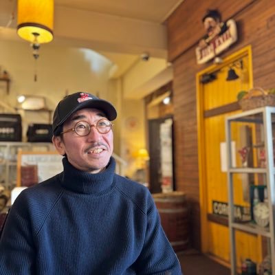 いろんな企画をして、いろんな言葉を書いています。これまでTCC新人賞、交通広告グランプリ、消費者のためになった広告コンクール金賞、グッドデザイン賞ベスト100などいただきました。パーソナルトレーニングと赤提灯の間で痩せない痩せないと悶えながら生きています。サッカー大好きです。