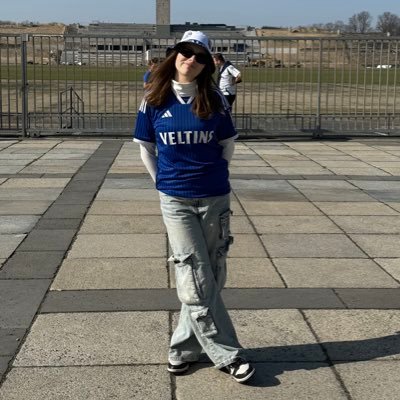 jessiebrns's profile picture. twenty | FAITH IN THE FUTURE