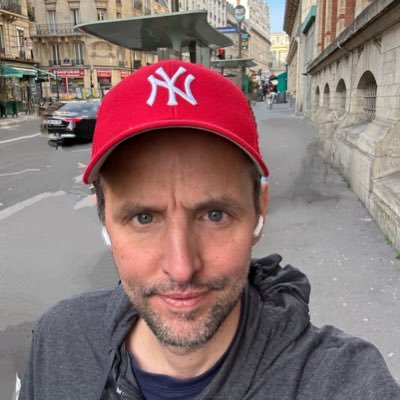 Communication and Growth Director at Carrefour Services, intervenant @groupe_iscparis @licencecpmn @tbs_education, private investor @StackinSat_FR