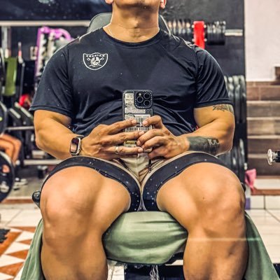 Cuando naces, firmas un contrato con la vida en el cual esta prohibido rendirse. Te rindes, te vas. #gym #fitness #Bodybuilding #tattoos