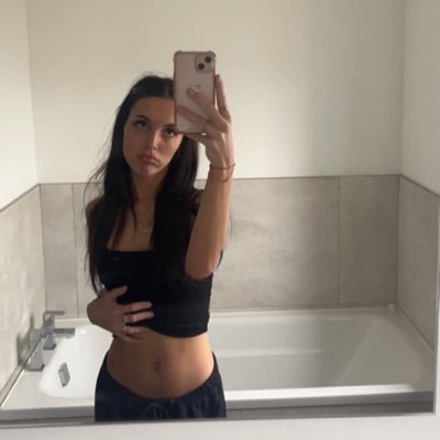 18+ Verified Findom brat - approach correctly ~ £25 tribute