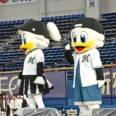 西日本Uターン準備中‼️。マリーンズ含めプロ野球好き♡。お馬さんと🏐も好き。 M#4.1.32.5.14.16.60.41.35 T#5.3 B#19.3 etc。タリーズ.スタバ 始めカフェ、ガスト好き☕️。主にマリン外野とベルド内野🔔。たまに京セラ。偽企画者さん🙅‍♀️。夢は1LDK住み🏠。