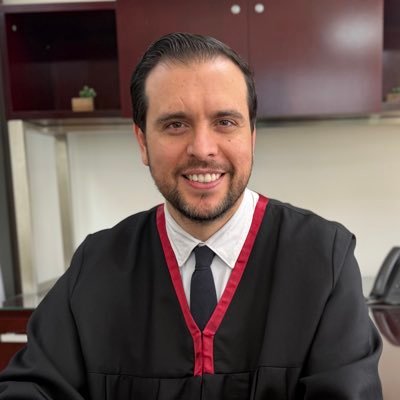 👨🏻⚖️ Juez Federal Laboral · Monterrey 🏛️ Doctorante · Autor · Profesor 📝 Justicia · Imparcialidad · Experiencia · Compromiso Social · Innovación Jurídica