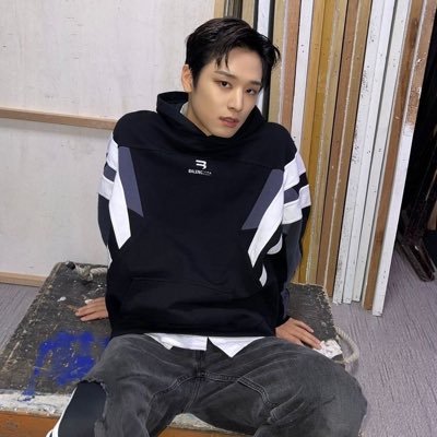 boomchikiboomm's profile picture. universe🌓✨