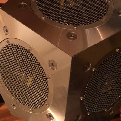 小さなメーカーを作り、音が出る製品を企画したり自分で作ったりもしてます。勝手にフォローして勉強や情報収集に役立たせて頂き、深く感謝しておりますが、自分からは発信出来ずにおります。ごめんなさい。音楽とオーディオ好き。今はイヤホンとヘッドホンで聴く方が主になってます。