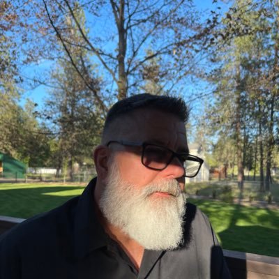 RobrtWatson's profile picture. Christian, Married, Done Stuff