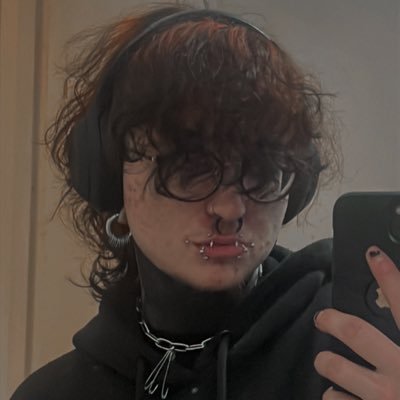 le fou de ta tl 🏳️⚧️ (he/him) emo loser boy with daddy issues 22 🏴🚩die cry hate pv: @lard_isnt_real