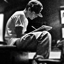 Follow me :) I promise i'll follow back :) Beliebers is a must to follow me :) please help to follow @faizbelieber :)