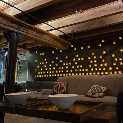 abiRADRK's profile picture. Wife, mom, and desperate to travel.