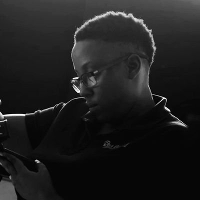 akiearc's profile picture. just a simple, dog-loving, guitar-playing, comic book-reading, movie-watching, philosophizing, island girl...