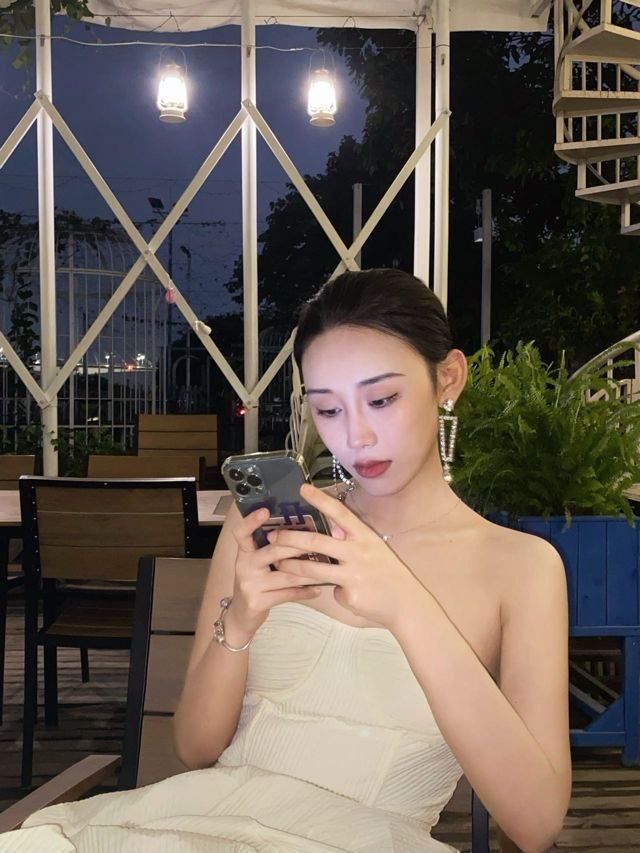 Im_Jessxox's profile picture. 站着插真的超紧，自己都快受不了了，何况是你？  约我联系我主号👉@KellyaManu