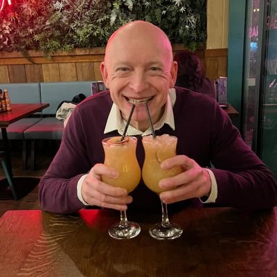 Marketing Manager. #Linkedin bio👇 Big #Foodie, @Canva fan & #SBS. 💗 a well made mojito & keen 🎾 fan & player.