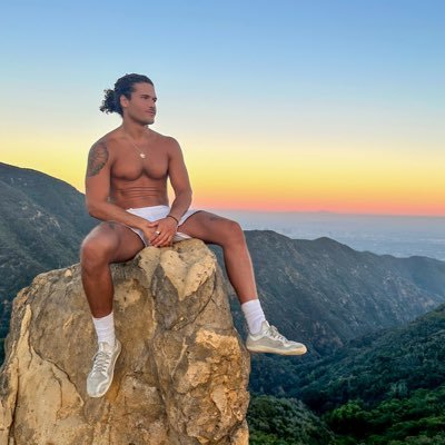 Into health, fitness, and sales. Sharing what’s worked for me and learning daily