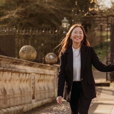 Postdoctoral associate @AphasiaLab @buslhs | Proud alumna of @mrccbu @CambridgeFTD @Gates_Cambridge | PhD, CCC-SLP 🧠🗣