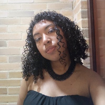 Artista negra| Amante de la tierra mojá y los atardeceres de Rivera
De aquí, de allá, de algún o quizás ningún lado.
Más tarde me voy