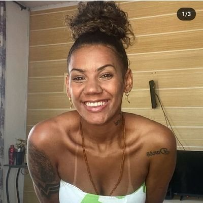 atuo, comunico , sou poeta e mãe do Zuri. mas por aqui ? só desabafo ♥️
